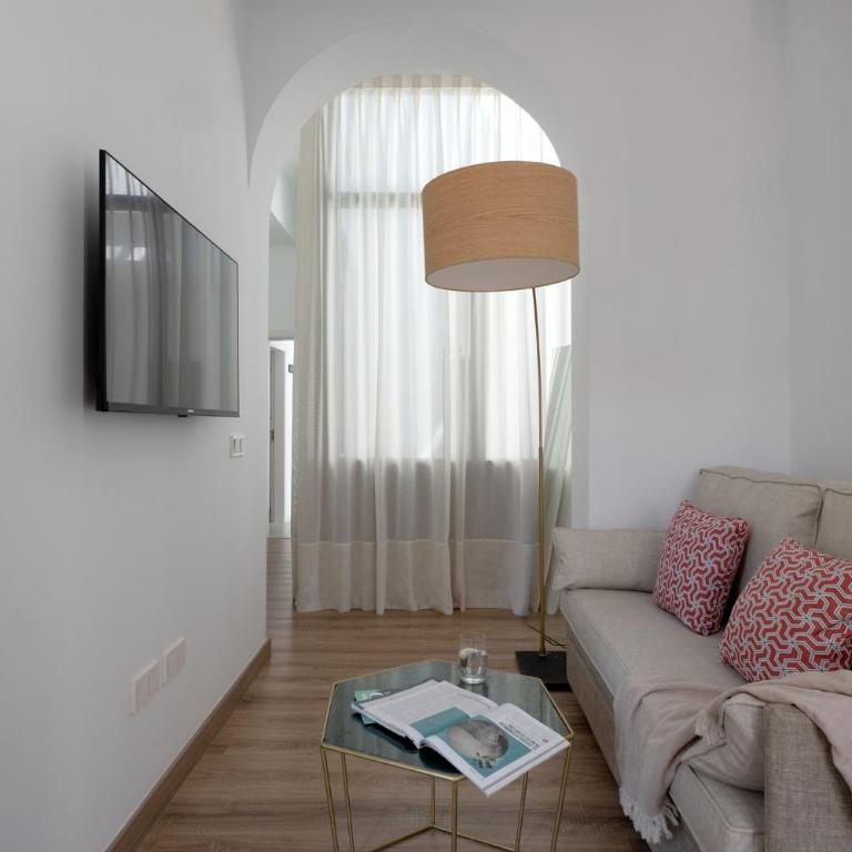 Coliseum Boutique Apartments - Apartment with Balcony - 10