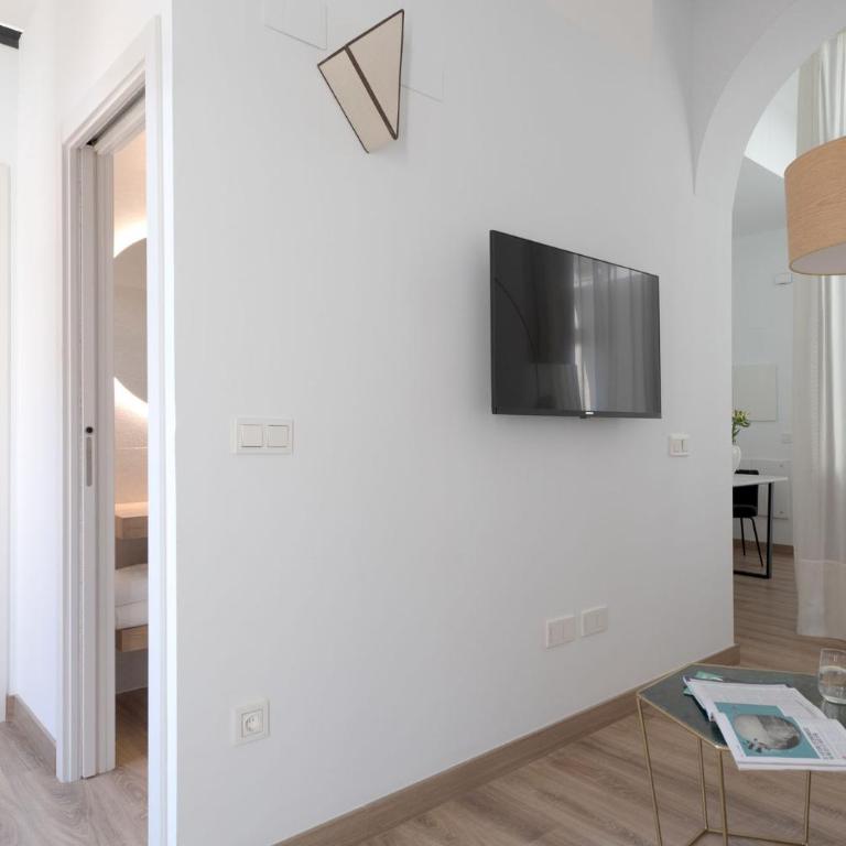Coliseum Boutique Apartments - Apartment with Balcony - 18