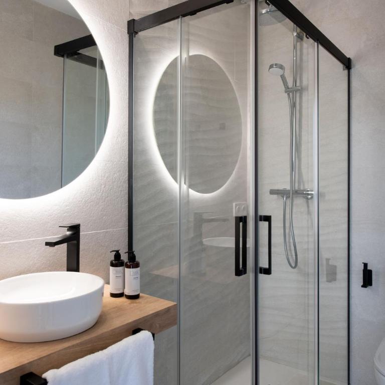 Coliseum Boutique Apartments - Apartment with Balcony - 2