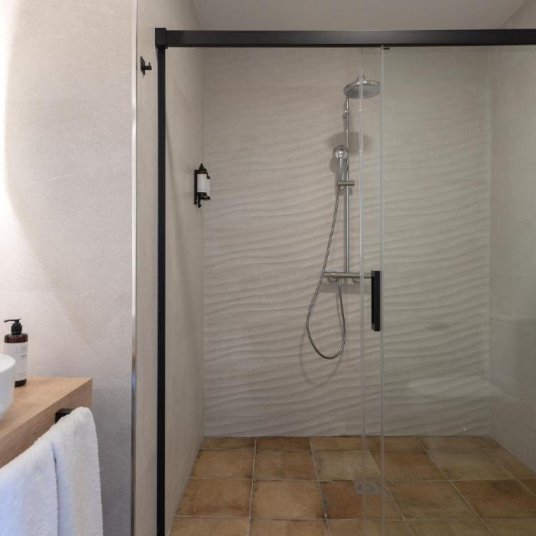 Coliseum Boutique Apartments - Deluxe Apartment - 8