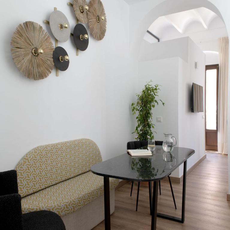 Coliseum Boutique Apartments - Deluxe Apartment - 22