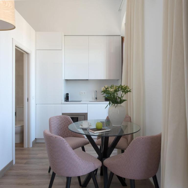 Coliseum Boutique Apartments - Deluxe Apartment - 3