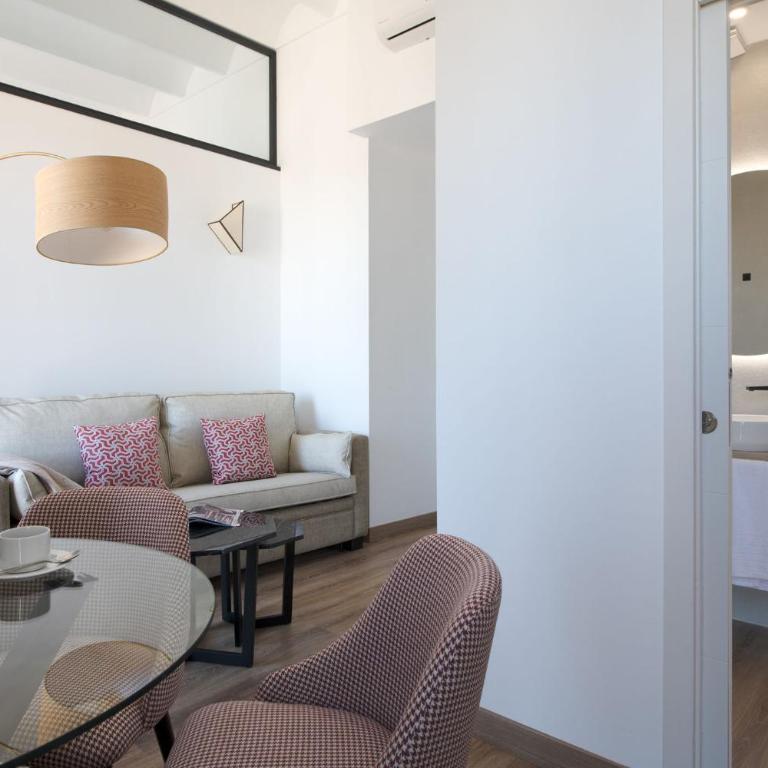 Coliseum Boutique Apartments - Deluxe Apartment - 13