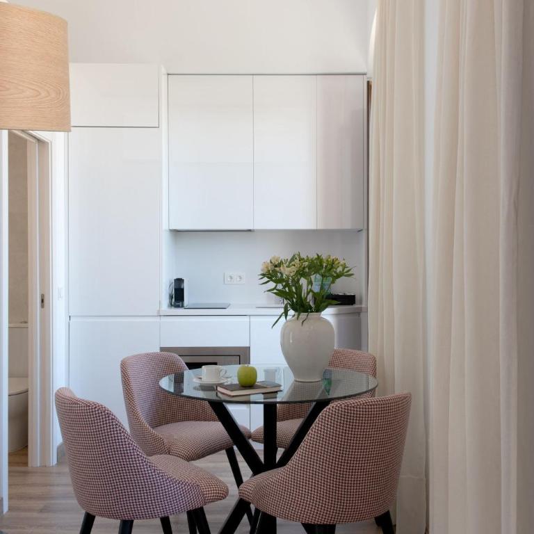 Coliseum Boutique Apartments - Deluxe Apartment - 19