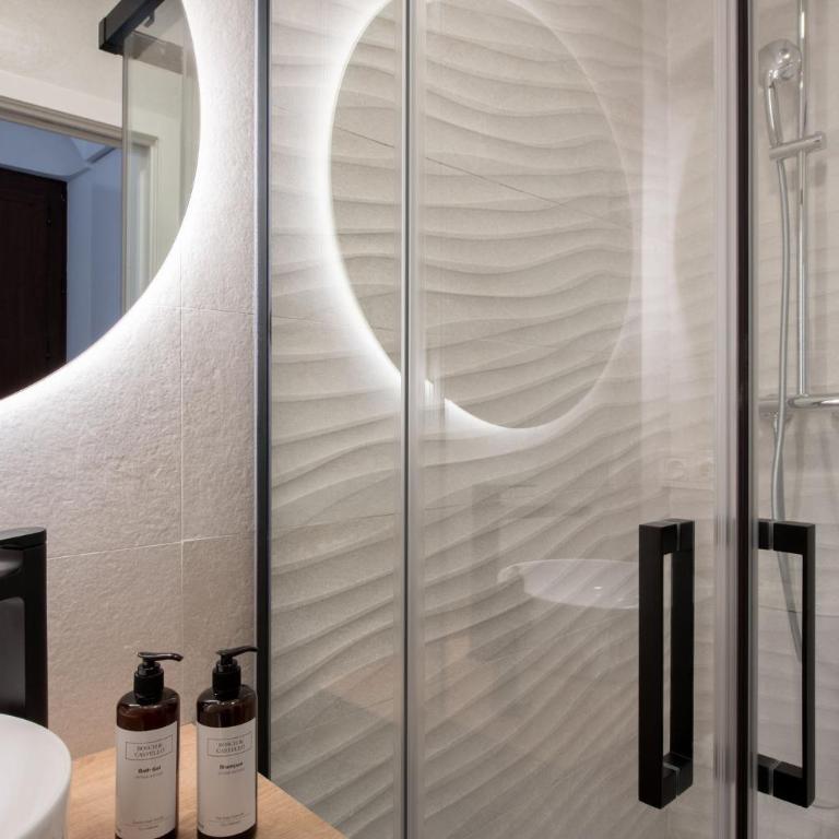 Coliseum Boutique Apartments - Deluxe Apartment - 23