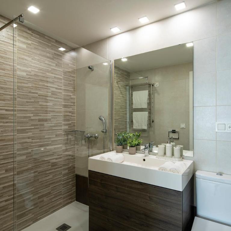 GUNI SUITES JARDINEs - Three-Bedroom Apartment - 12