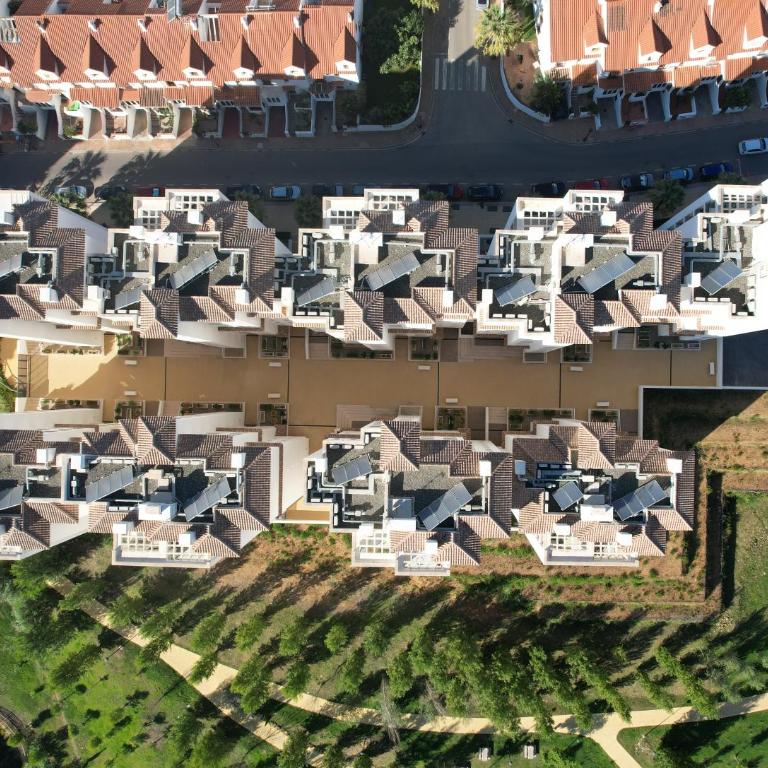 Escape to Estepona - Two-Bedroom Apartment - 32