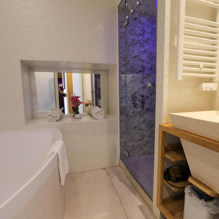 L'Eau Vive Jacuzzi et Sauna en vieille ville 5 - Deluxe Apartment - 29