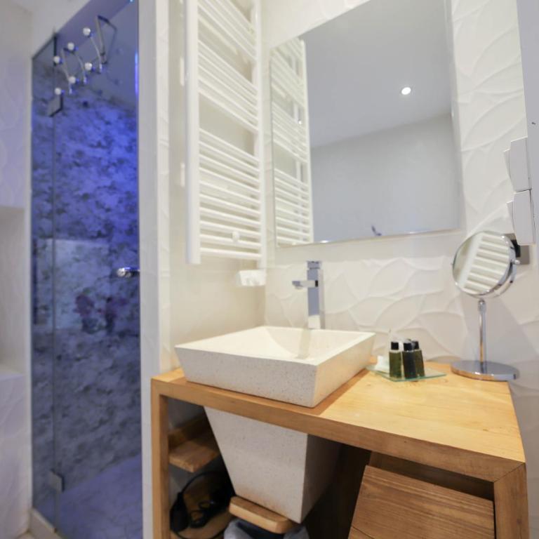 L'Eau Vive Jacuzzi et Sauna en vieille ville 5 - Deluxe Apartment - 31