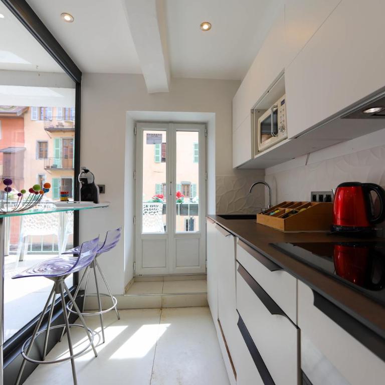 L'Eau Vive Jacuzzi et Sauna en vieille ville 5 - Deluxe Apartment - 17