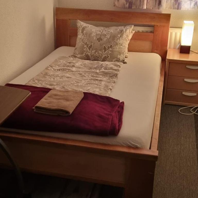 Aman Guesthouse - Single Room with Shared Shower and Toilet - 1