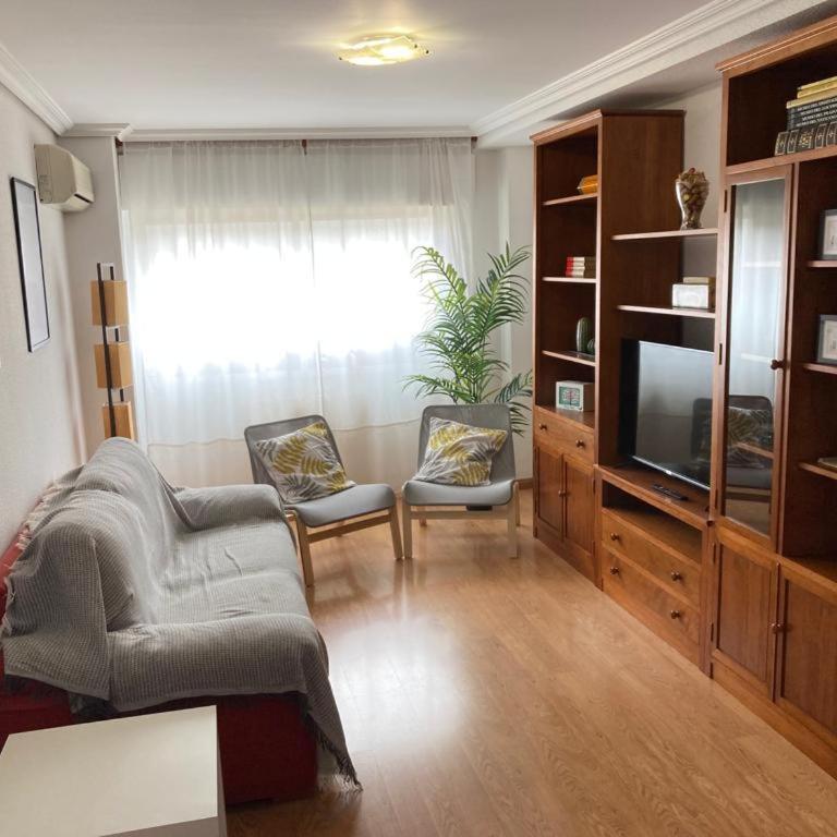 Apartamento grande, 2 dormitorios, garaje gratis - Two-Bedroom Apartment - 8