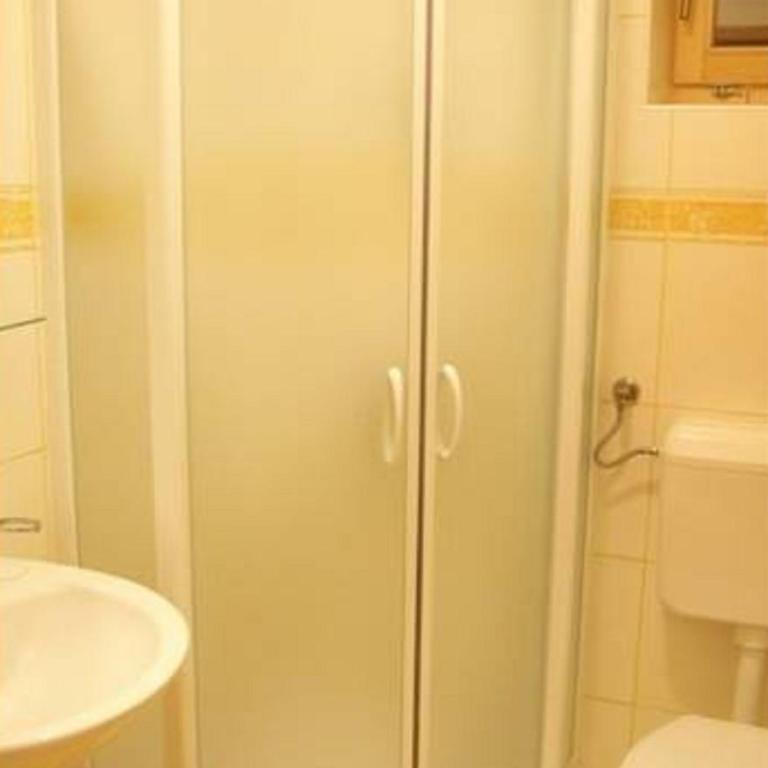 Guesthouse Lucic - Double or Twin Room - 4