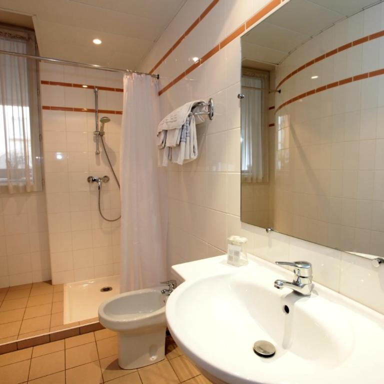 Hôtel Florida - Chambre Double ou Lits Jumeaux - 1