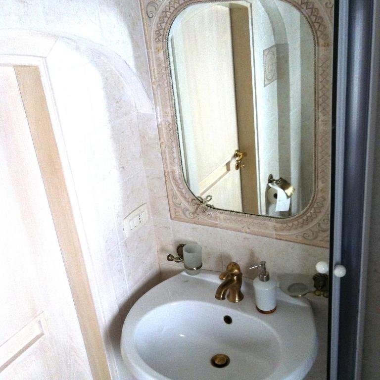 Archetto Bianco - Camera Matrimoniale con Bagno Privato - 15
