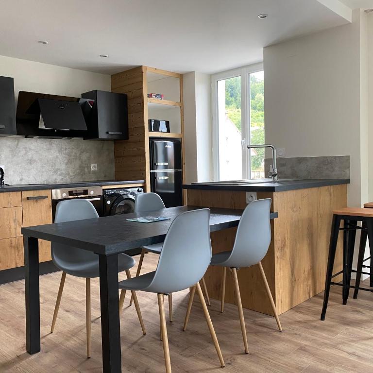 Les 4 flocons, Gerardmer centre, à 100m du lac, avec PISCINE , wifi, parking, jardin - Appartement 1 Chambre - 12