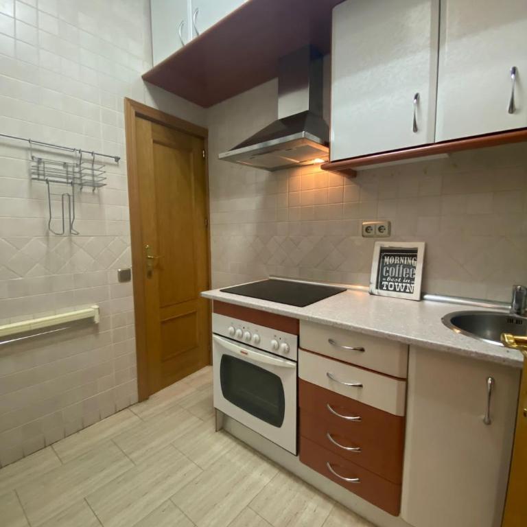 Homy Gran Via - One-Bedroom Apartment - 10