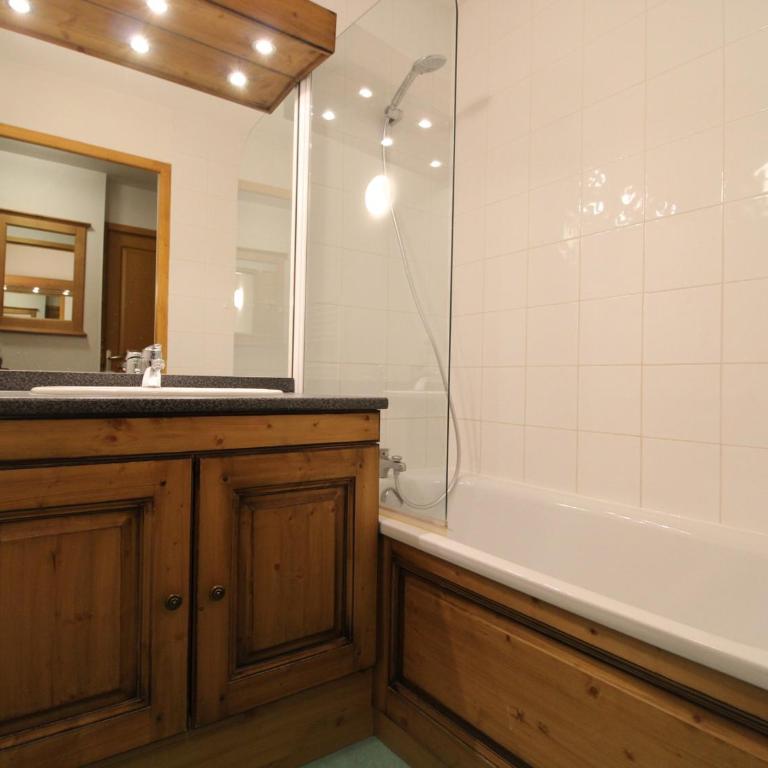 Appart 6 pers avec piscine, skis, ascenseur à Lanslebourg - FR-1-508-93 - Appartement (6 Adultes) - 5