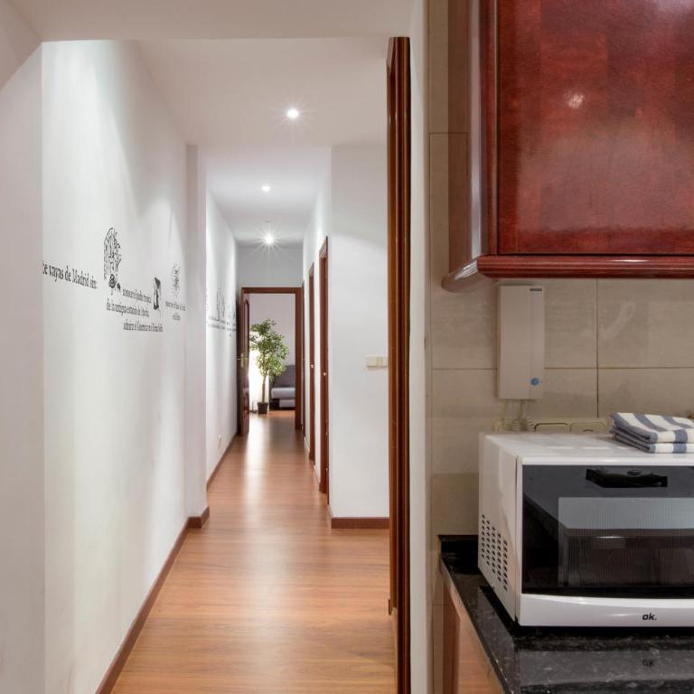 BookinMadrid - Puerta del Sol - Three-Bedroom Apartment - 24