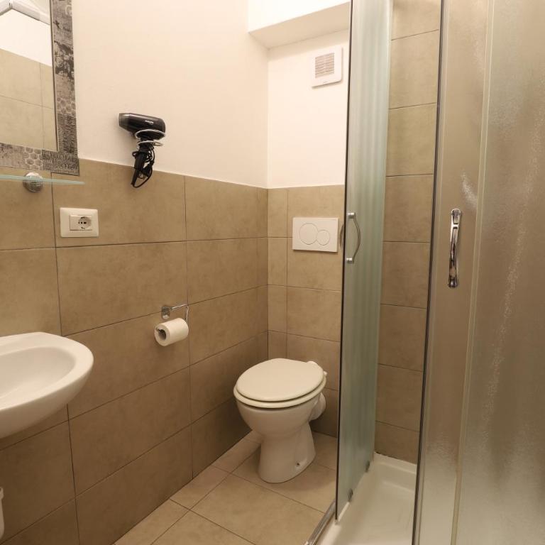 Guest House Minas - Double Room with Private Bathroom - 16