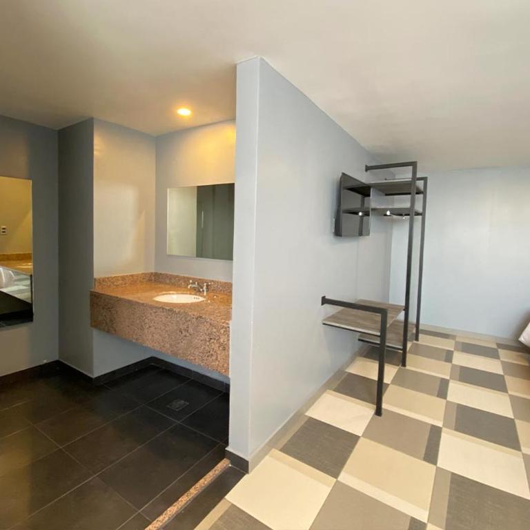 Hotel Estrella de Oriente - Habitación Doble Estándar con 2 camas dobles - 3