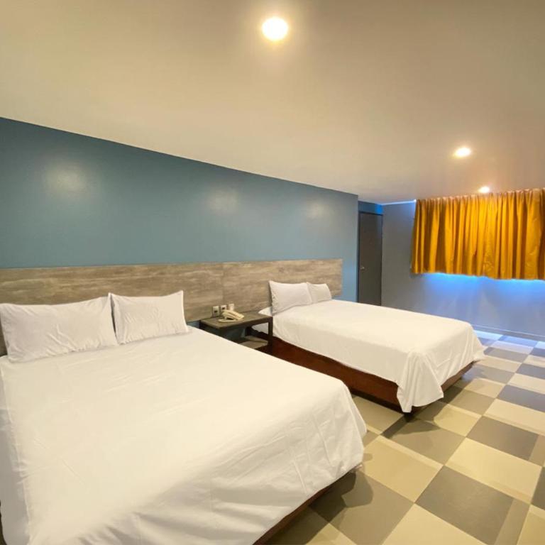 Hotel Estrella de Oriente - Habitación Doble Estándar con 2 camas dobles - 7