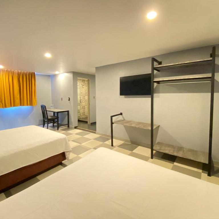 Hotel Estrella de Oriente - Habitación Doble Estándar con 2 camas dobles - 8