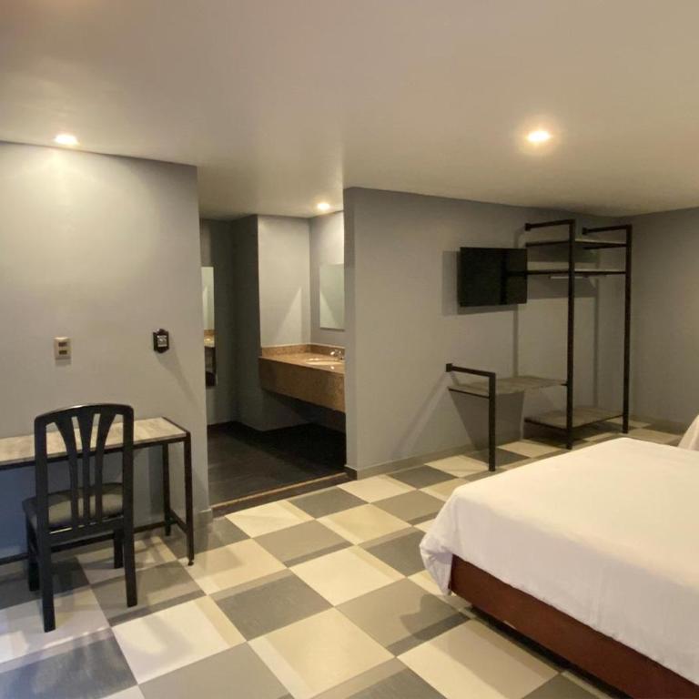 Hotel Estrella de Oriente - Habitación Doble Estándar con 2 camas dobles - 6