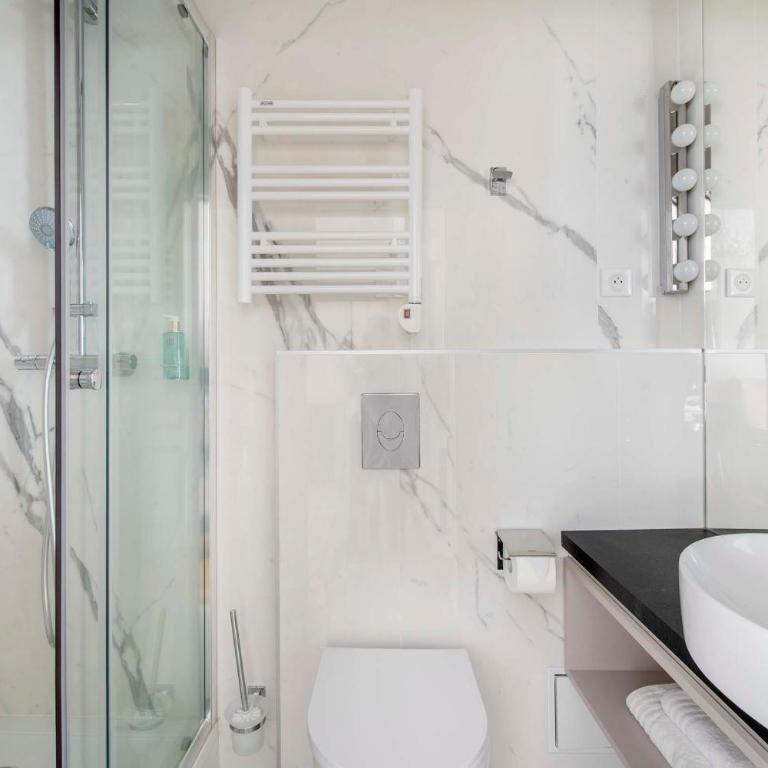 LE BEAU MARAIS - Luxury Apartments, AIR COND, LIFT - Deluxe Quenn Studio LAPIS LAZULI - 2