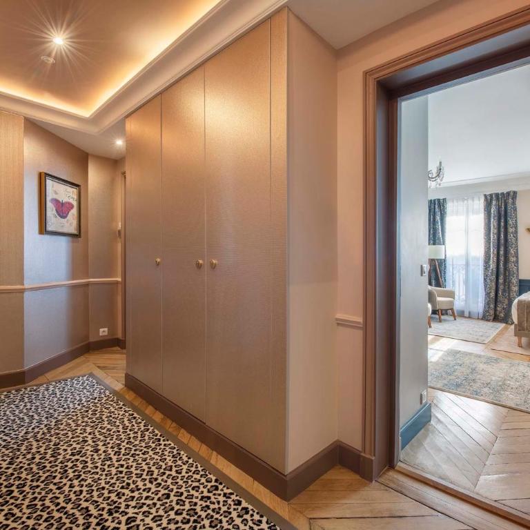 LE BEAU MARAIS - Luxury Apartments, AIR COND, LIFT - Deluxe Quenn Studio LAPIS LAZULI - 10