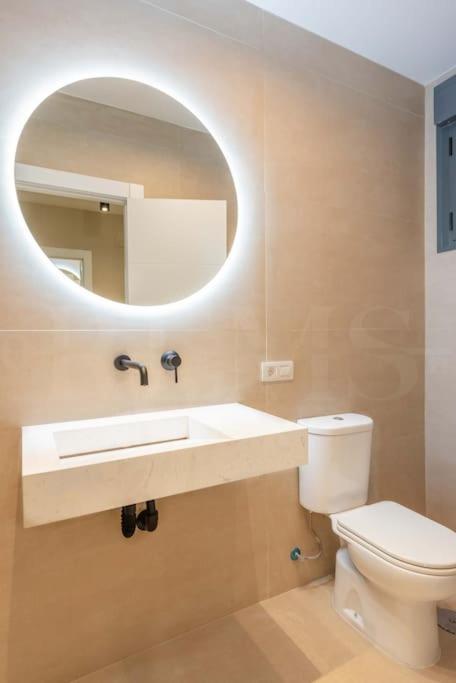 Contemporary Minimalist Apartment by REMS - Apartamento de 2 dormitorios - 35