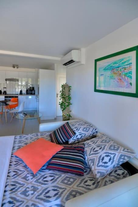 Beau 2P, très équipé, localisation parfaite/AC - Appartement 1 Chambre - 23
