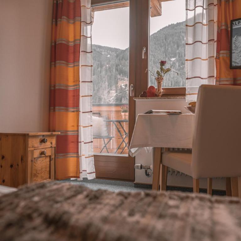 brandgut - vor Freude glühen - Einzelzimmer mit Bergblick - 1