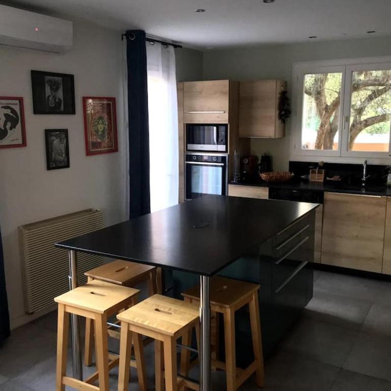 Jolie Villa, Piscine, 10min centre ville, WIFI - Villa 3 Chambres - 4