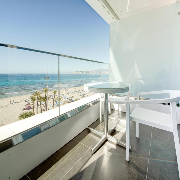 Hotel Brisa - Habitación Doble con terraza y vistas frontales al mar - 1 o 2 camas - 8