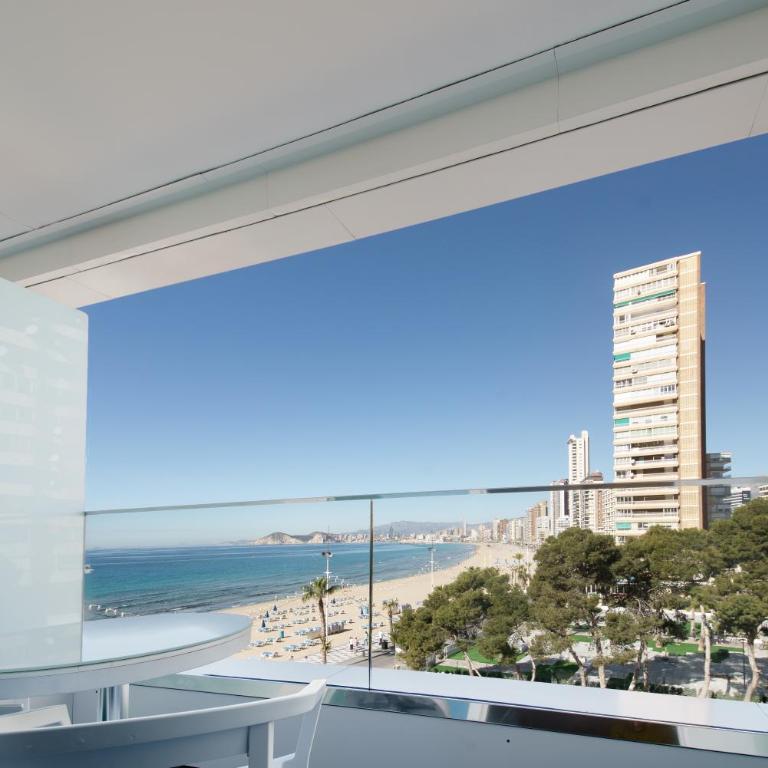 Hotel Brisa - Habitación Doble con terraza y vistas laterales al mar - 1 o 2 camas - 7