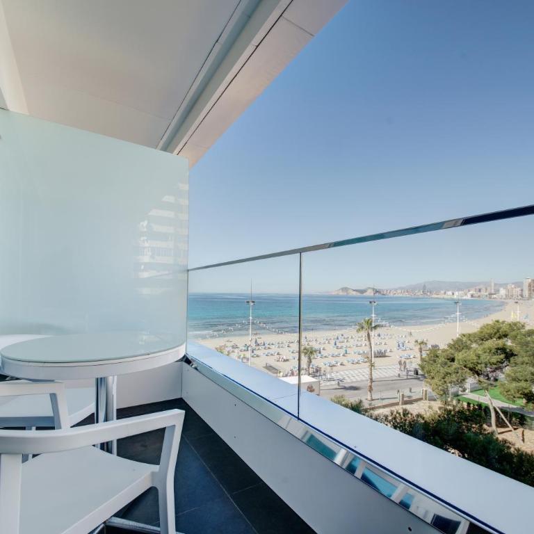 Hotel Brisa - Habitación Doble con terraza y vistas laterales al mar - 1 o 2 camas - 8