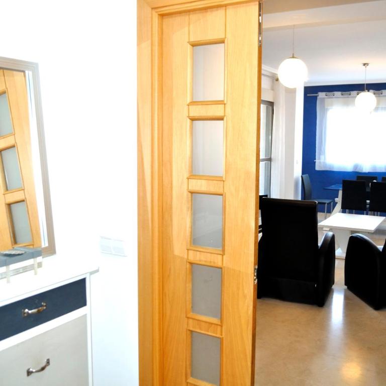 Marina Raset, 3 dormitorios, centro, by Bookindenia - Three-Bedroom Apartment - 15