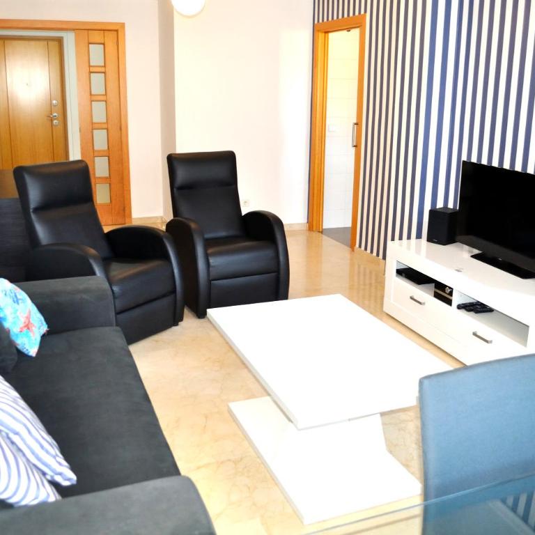 Marina Raset, 3 dormitorios, centro, by Bookindenia - Three-Bedroom Apartment - 11