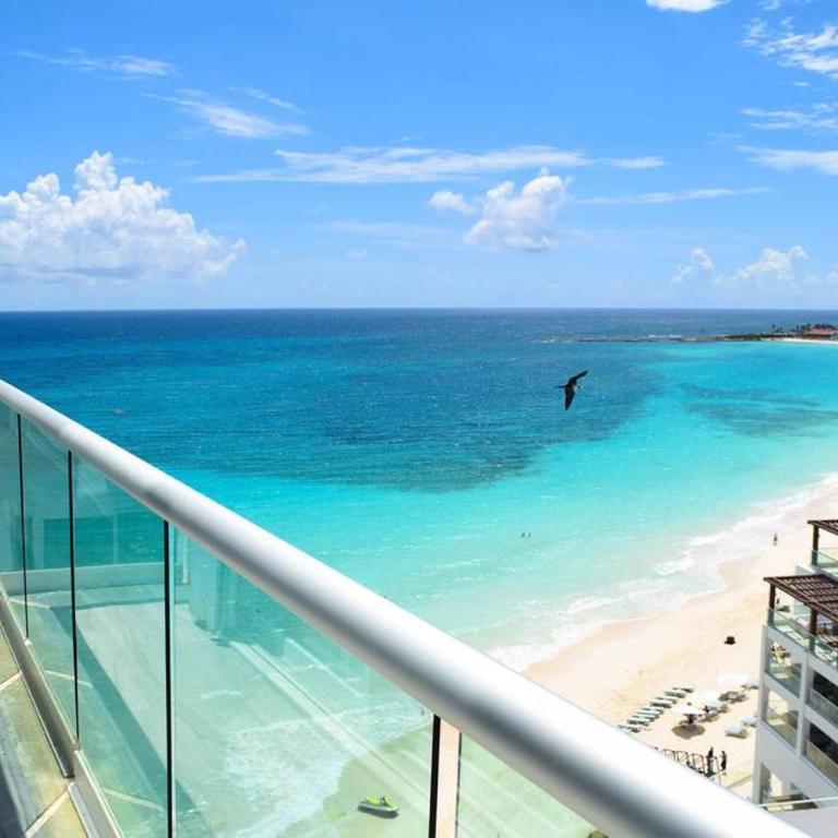 Beachfront Studio Balcony Pool & Gym - One-Bedroom Apartment - 1