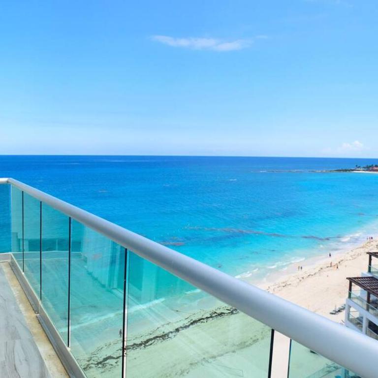 Beachfront Studio Balcony Pool & Gym - One-Bedroom Apartment - 20
