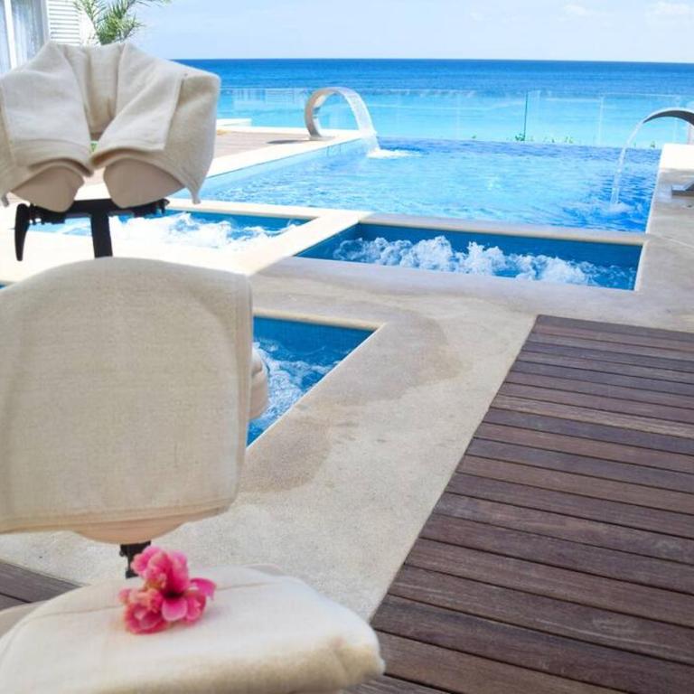 Beachfront Studio Balcony Pool & Gym - One-Bedroom Apartment - 41