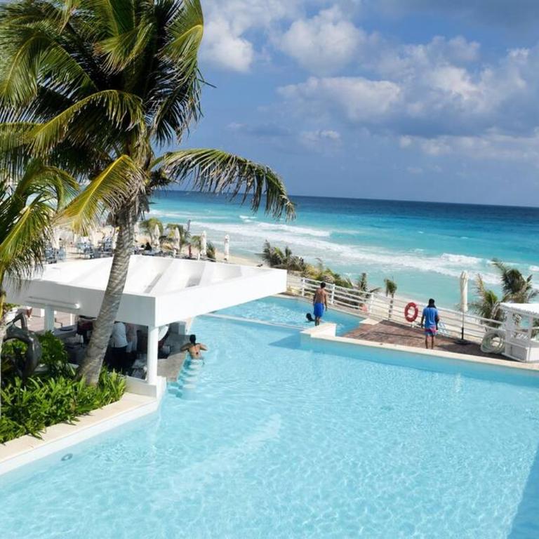 Beachfront Studio Balcony Pool & Gym - One-Bedroom Apartment - 6