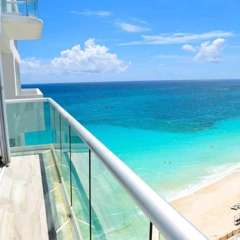 Beachfront Studio Balcony Pool & Gym - One-Bedroom Apartment - 49