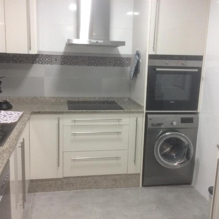Precioso duplex con gran piscina comunitaria - Three-Bedroom Apartment - 12
