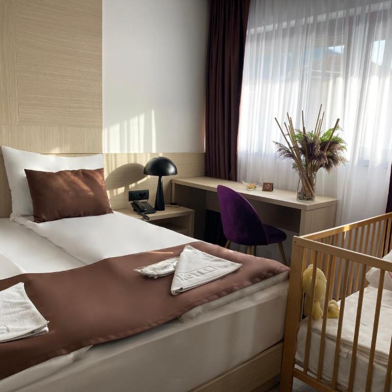 Hotel Boss - Deluks Četvorokrevetna Soba - 12