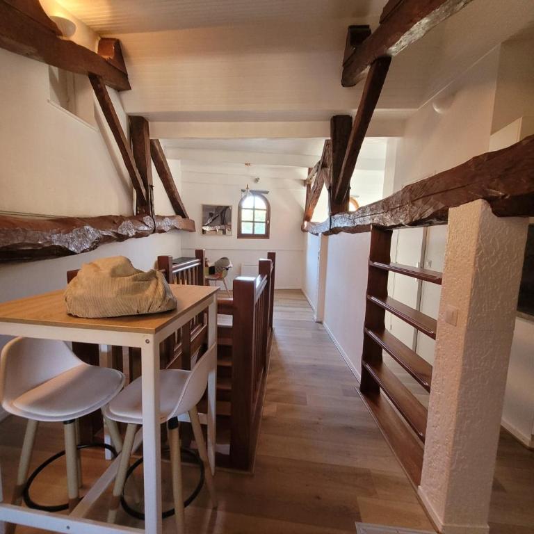 Cadre exceptionnel niché sous les toits dans le quartier historique - Apartment mit 1 Schlafzimmer - 4