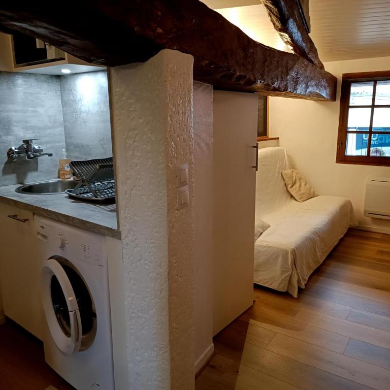 Cadre exceptionnel niché sous les toits dans le quartier historique - Apartment mit 1 Schlafzimmer - 6