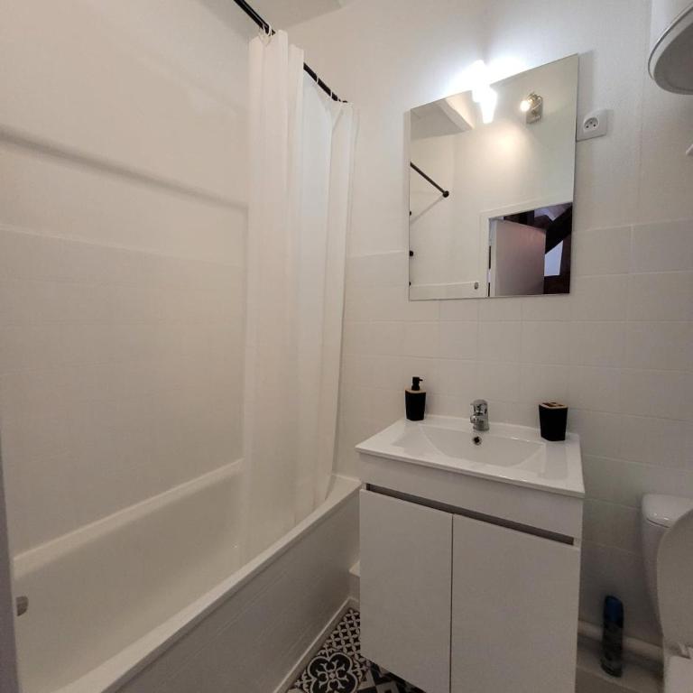 Cadre exceptionnel niché sous les toits dans le quartier historique - Apartment mit 1 Schlafzimmer - 11