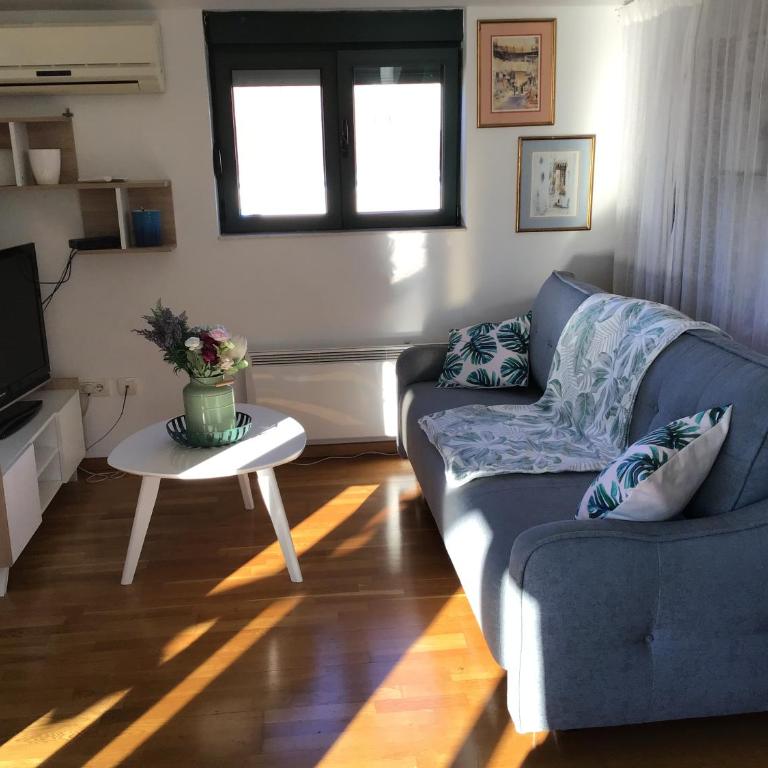 Monteview Loft Apartment - Studio Apartment with Sea View - 12